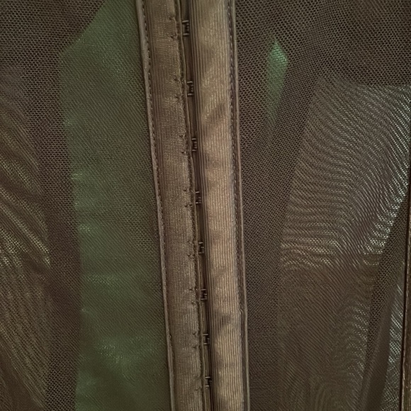 Black and green lace corset/thong set - Picture 6 of 8